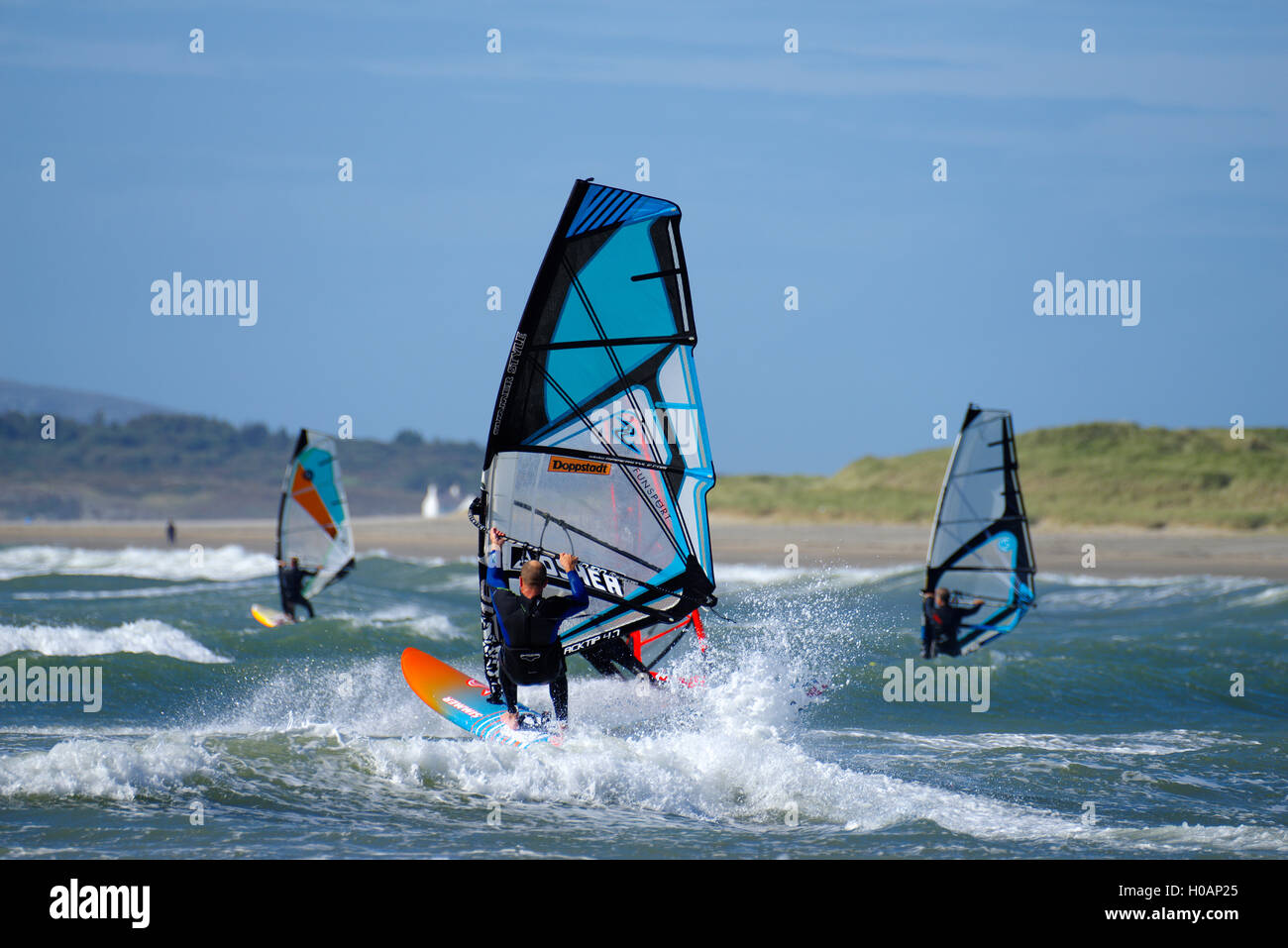 Planche à voile à Rhosneigr Beach, Anglesey, Banque D'Images