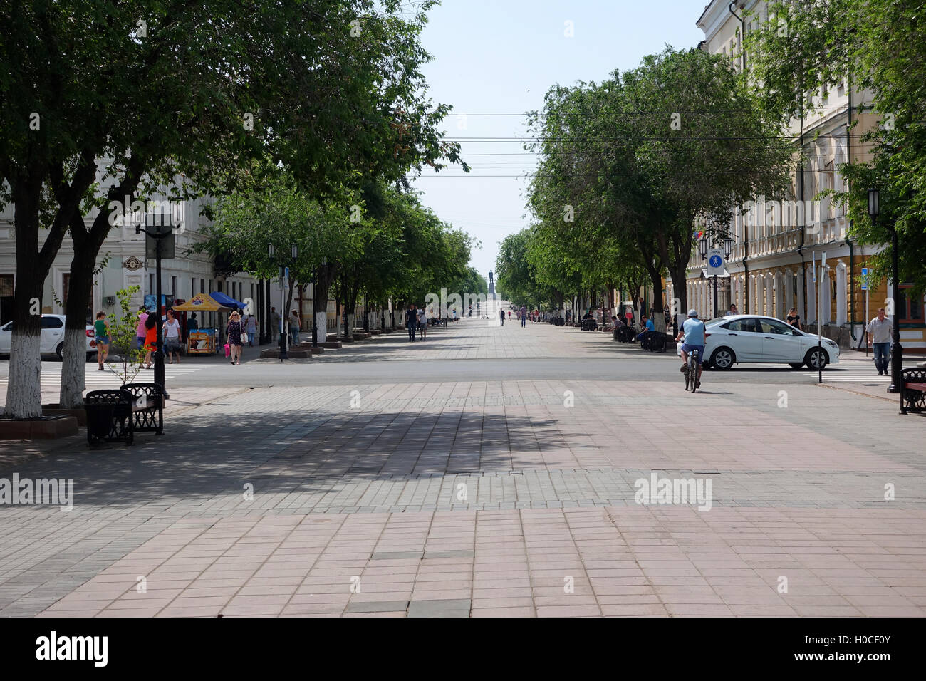 Orenbourg, Russie - le 23 juin 2016. Vue sur le Sovetskay- rue piétons rue du centre à Orenbourg Banque D'Images