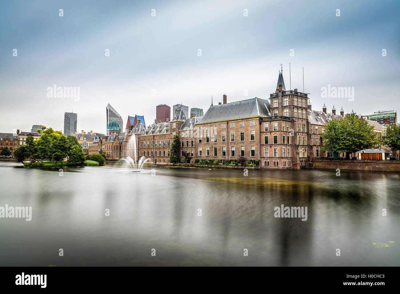 La Haye, Pays-Bas - 07 août 2016 : Le Binnenhof Palace est un complexe de bâtiments dans le centre-ville de La Haye, à côté Banque D'Images