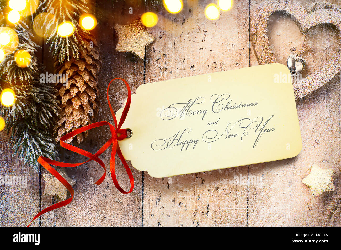 Noël arrière-plan avec la lumière de l'arbre de Noël et carte de papier Banque D'Images