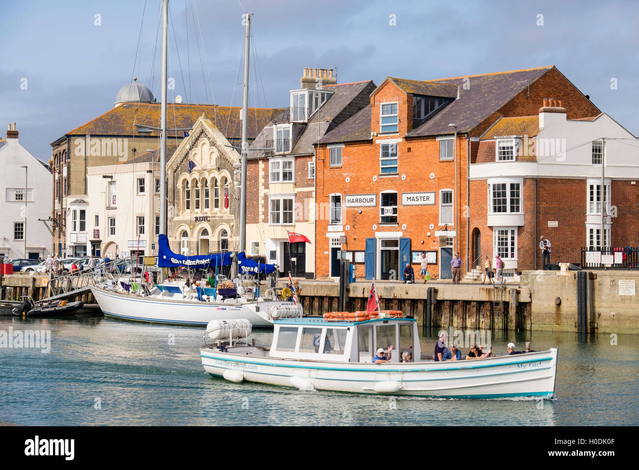 Capitainerie immeuble sur Custom House Quay à l'avant-port. Melcombe Regis, Weymouth, Dorset, Angleterre, Royaume-Uni, Angleterre Banque D'Images