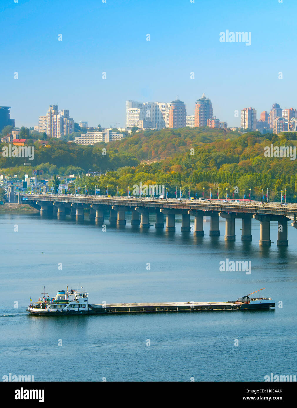 Sur une barge du Dniepr à Kiev, Ukraine Banque D'Images