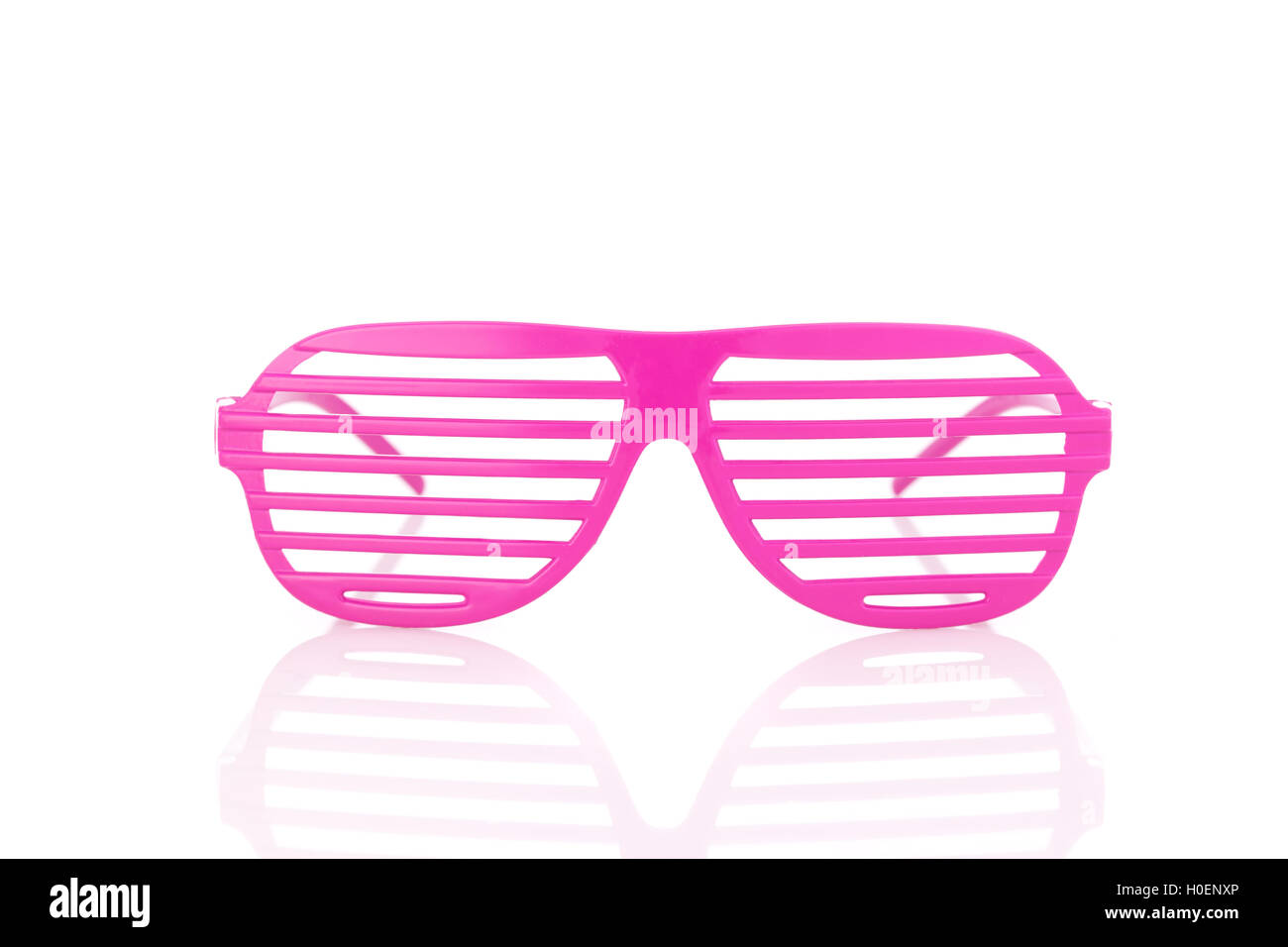 Pink 80's lunettes emplacement isolé sur fond blanc vue avant Banque D'Images