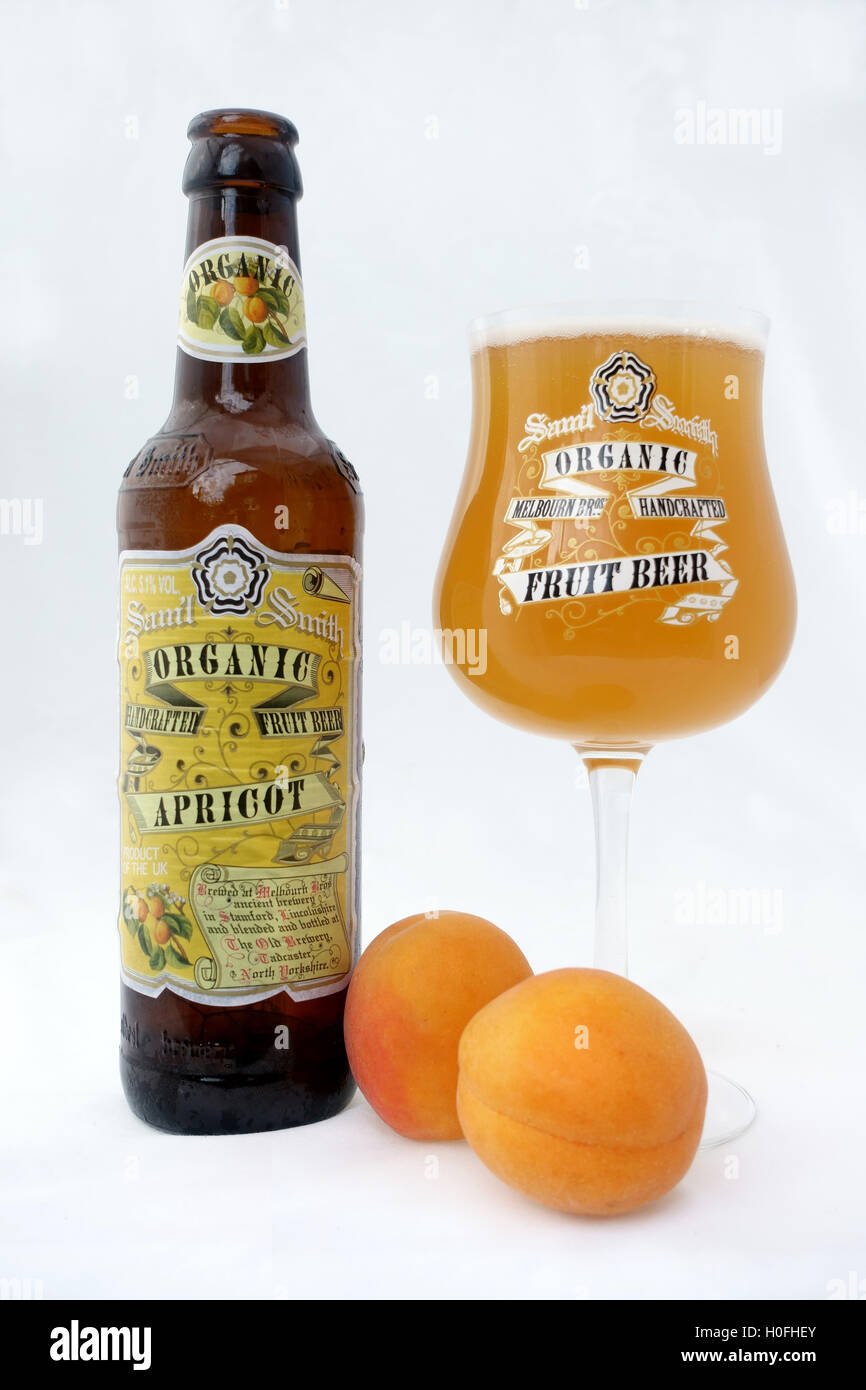 Fruit abricot bio bière brassée à la brasserie melbourn bros dans stamford lincolnshire pour Samuel smiths Banque D'Images