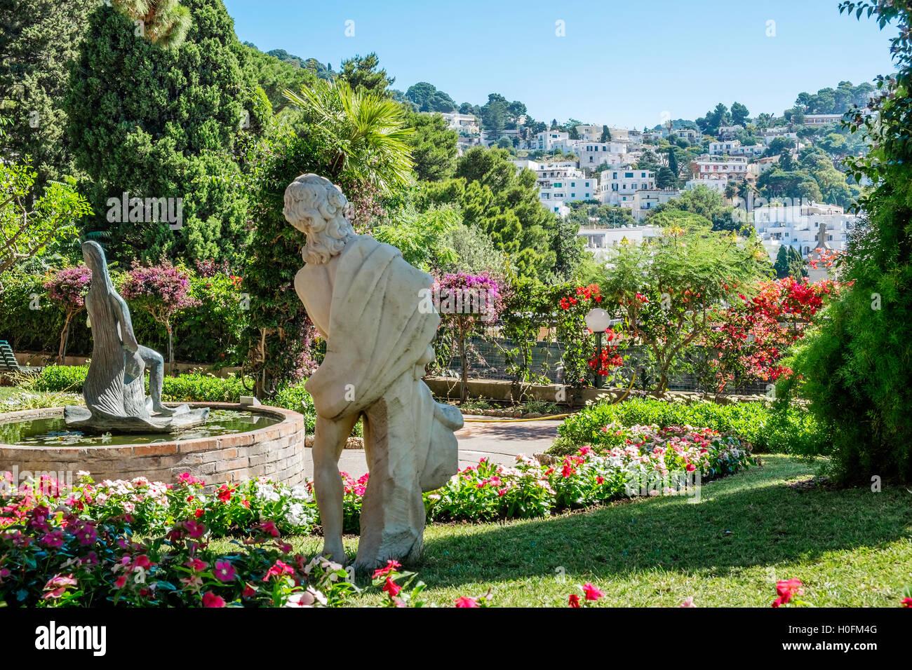 Des sculptures dans les jardins d'Auguste sur l'île de Capri, Italie