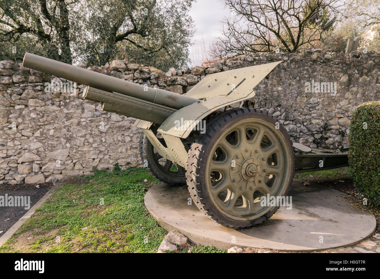 Cannon sur roues utilisés par des soldats italiens pendant la Première Guerre mondiale. Banque D'Images