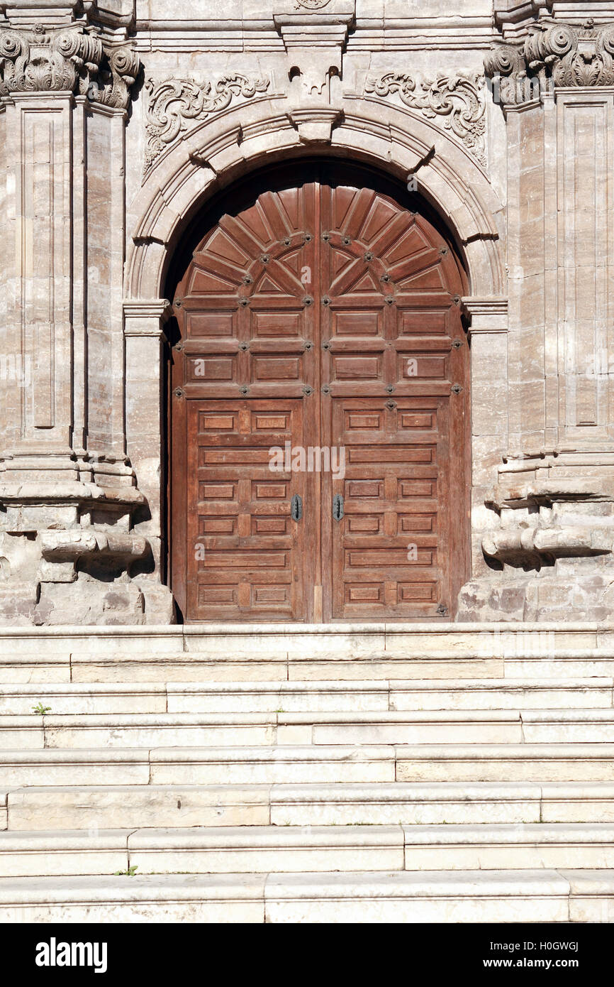 L'ancienne entrée de l'Église Banque D'Images
