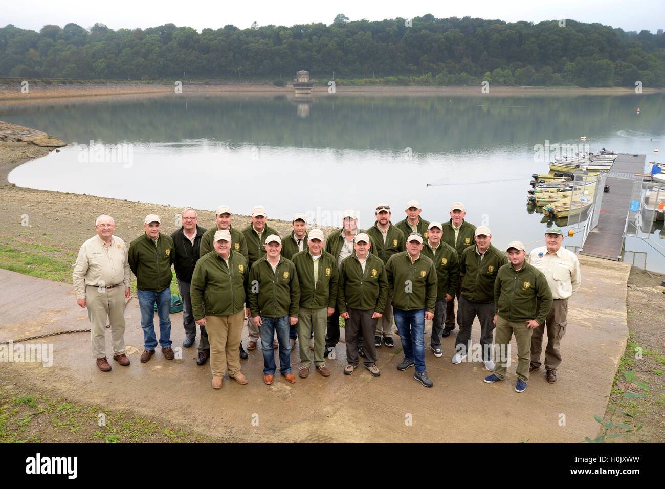 Réservoir d'Llandegfedd près de Newport South Wales, UK. 21 Septembre, 2016. International de pêche Pays de Galles UK Mercredi 21 Septembre 2016 Pays de Galles sont les hôtes de cet ans fly fishing la concurrence internationale entre les pays de Galles, l'Ecosse, l'Irlande et l'Angleterre au réservoir d'Llandegfedd près de Newport South Wales. Sur la photo est l'équipe d'Irlande. Crédit : Steven Phillips/Alamy Live News Banque D'Images