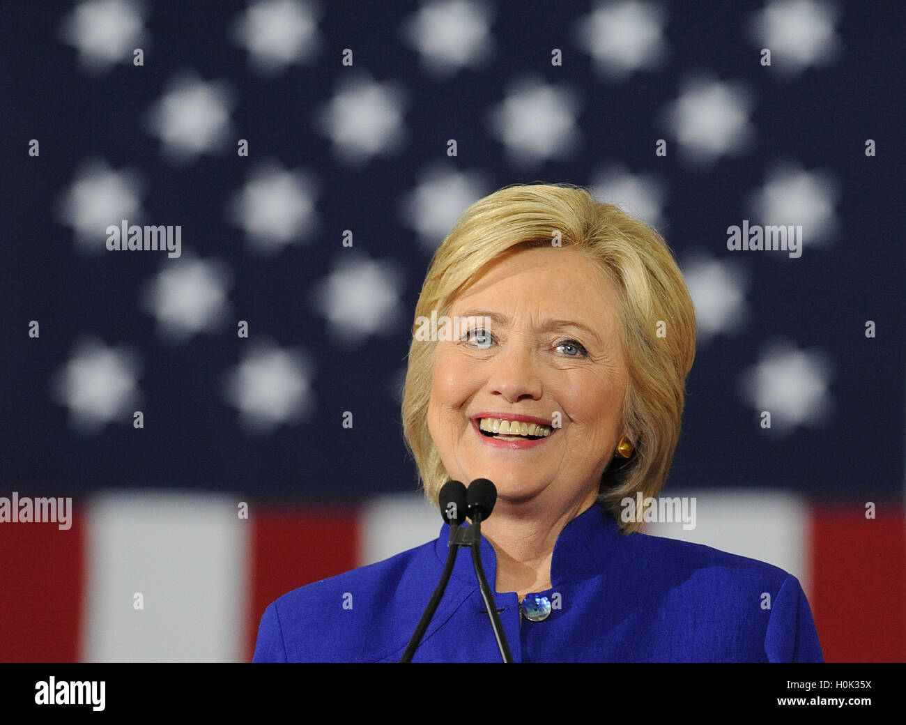 Orlando, United States. Sep 21, 2016. 21 septembre 2016 - Orlando, Floride, États-Unis - candidat à la présidence démocrate Hillary Clinton parle à un rassemblement électoral à l'approche de première ligne et centre de jeunesse dans Orlando, Floride le 21 septembre 2016. (Paul Hennessy/Alamy) Crédit : Paul Hennessy/Alamy Live News Banque D'Images