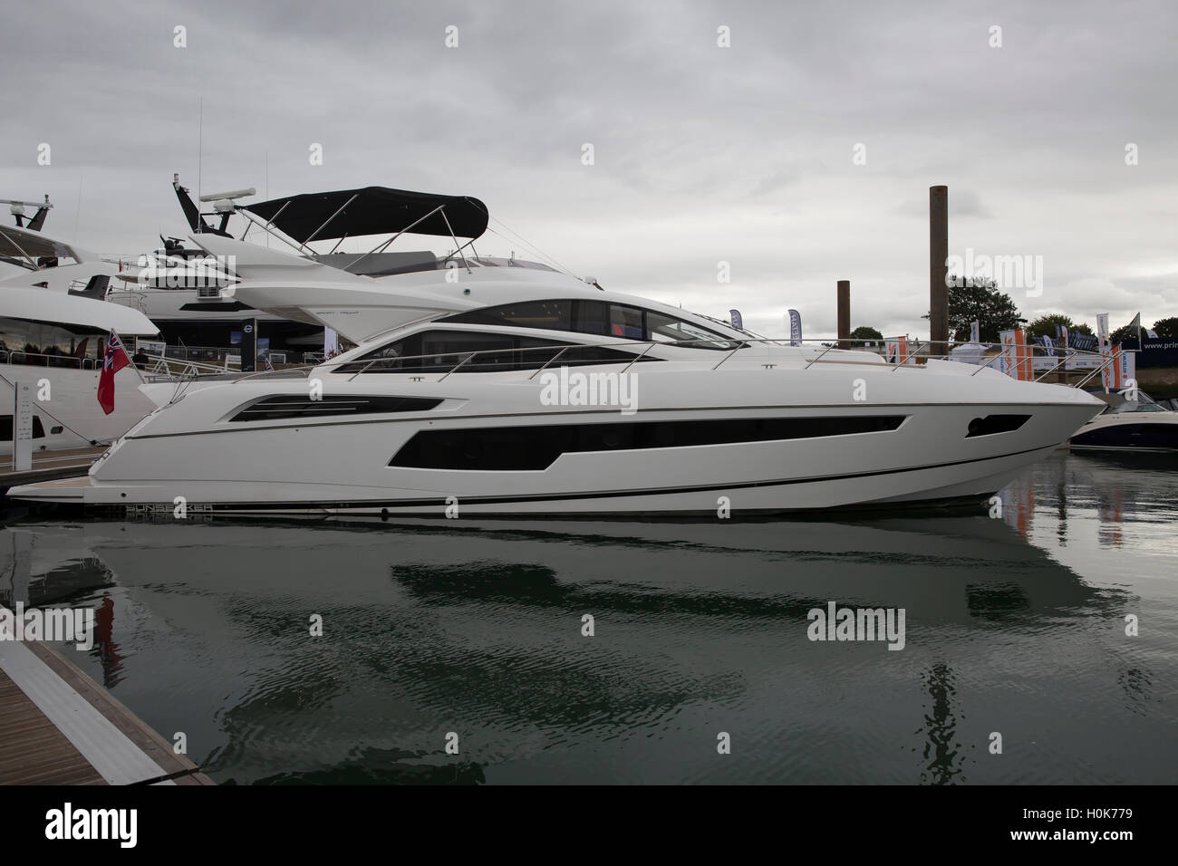 Southampton, UK. 22 Sep, 2016. Sunseeker SS68 amarrés au Southampton Boat Show 2016 Credit : Keith Larby/Alamy Live News Banque D'Images