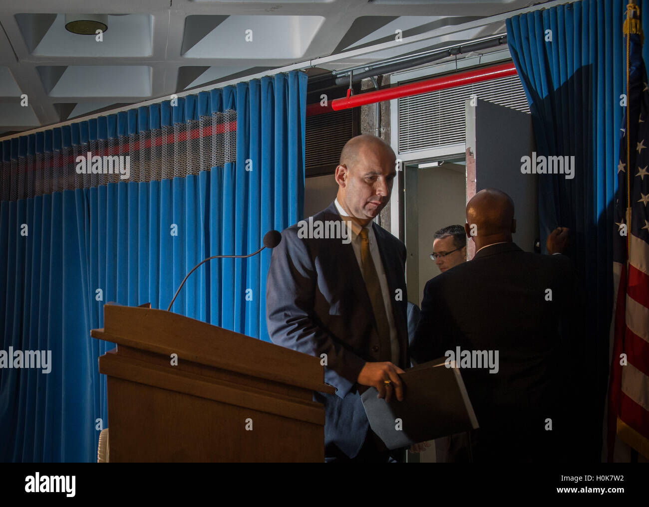 New York Ny Usa Sep 21 2016 William F Sweeney Jr Le Sous Directeur Charge De La Zone De New York Bureau Du Federal Bureau Of Investigation Arrive Comme Press Bharara Procureur General
