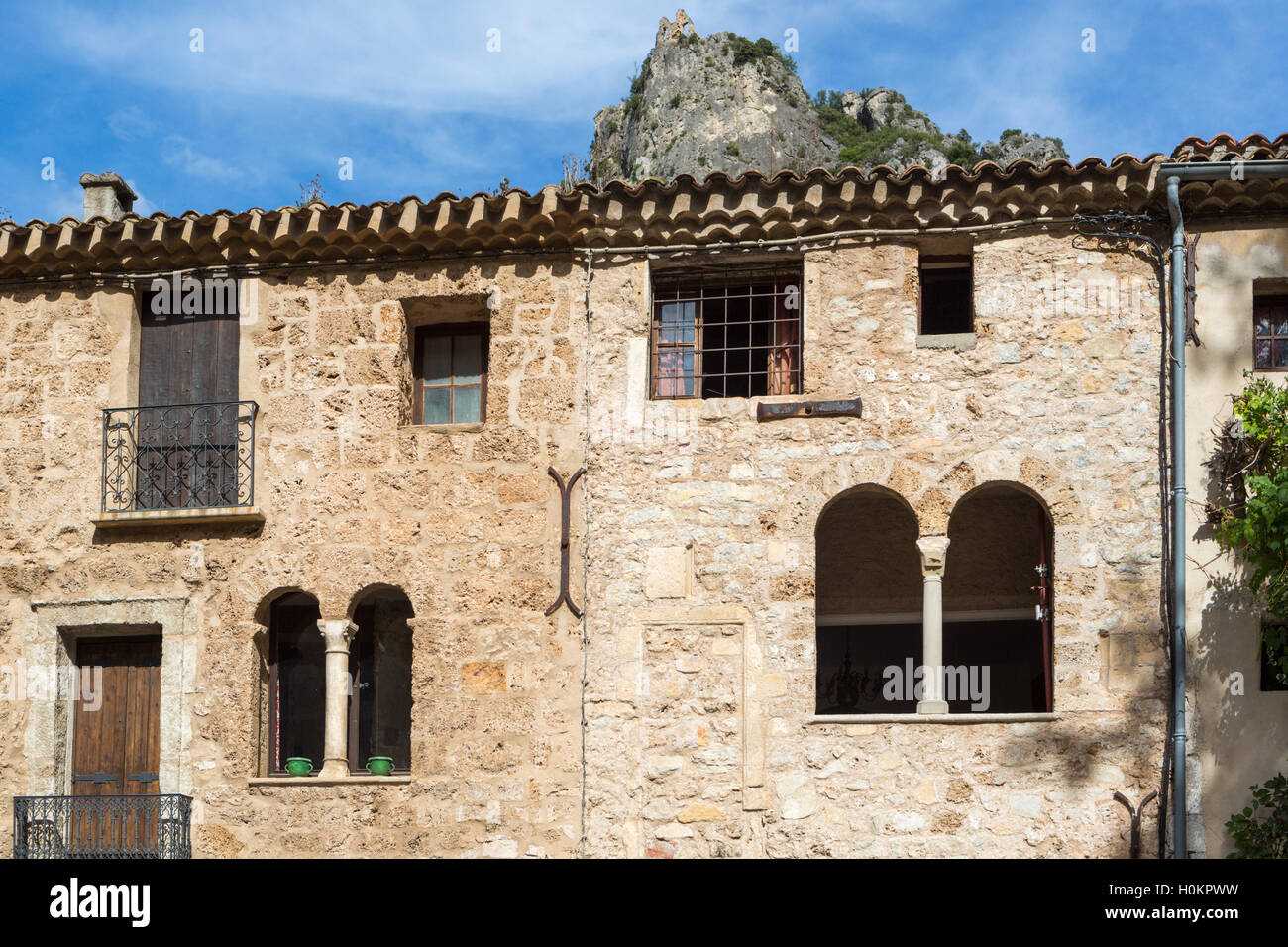 Village médiéval de Saint-Guilhem-le-Désert, Languedoc, France Banque D'Images