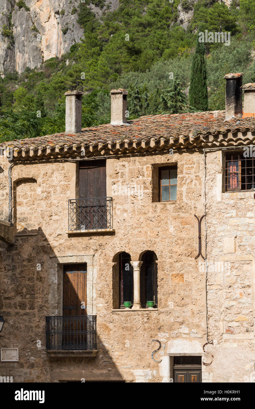 Village médiéval de Saint-Guilhem-le-Désert, Languedoc, France Banque D'Images