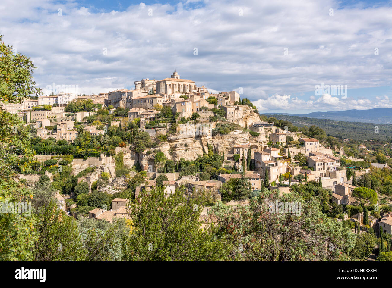 Long View de hill ville de Gordes, Luberon, Provence, France Banque D'Images