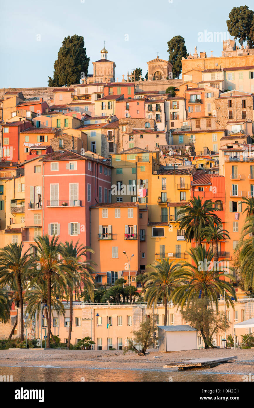 Menton, Alpes-Maritimes, France au lever du soleil Banque D'Images