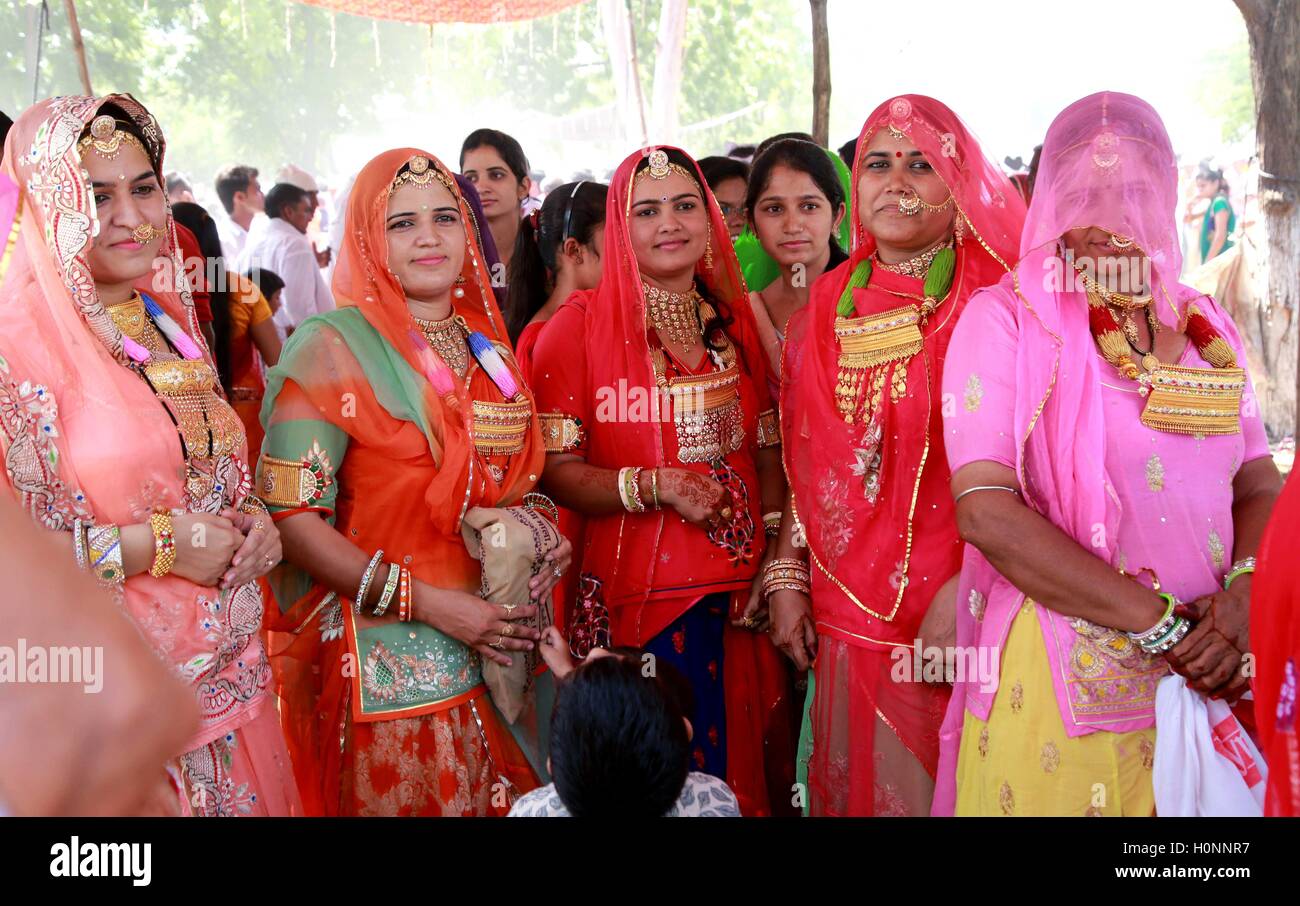 Les membres de la communauté Bishnoi groupe socio-religieux, payer des hommages à l'Amrita Devi martyrs Khejarli Jodhpur Rajasthan Banque D'Images