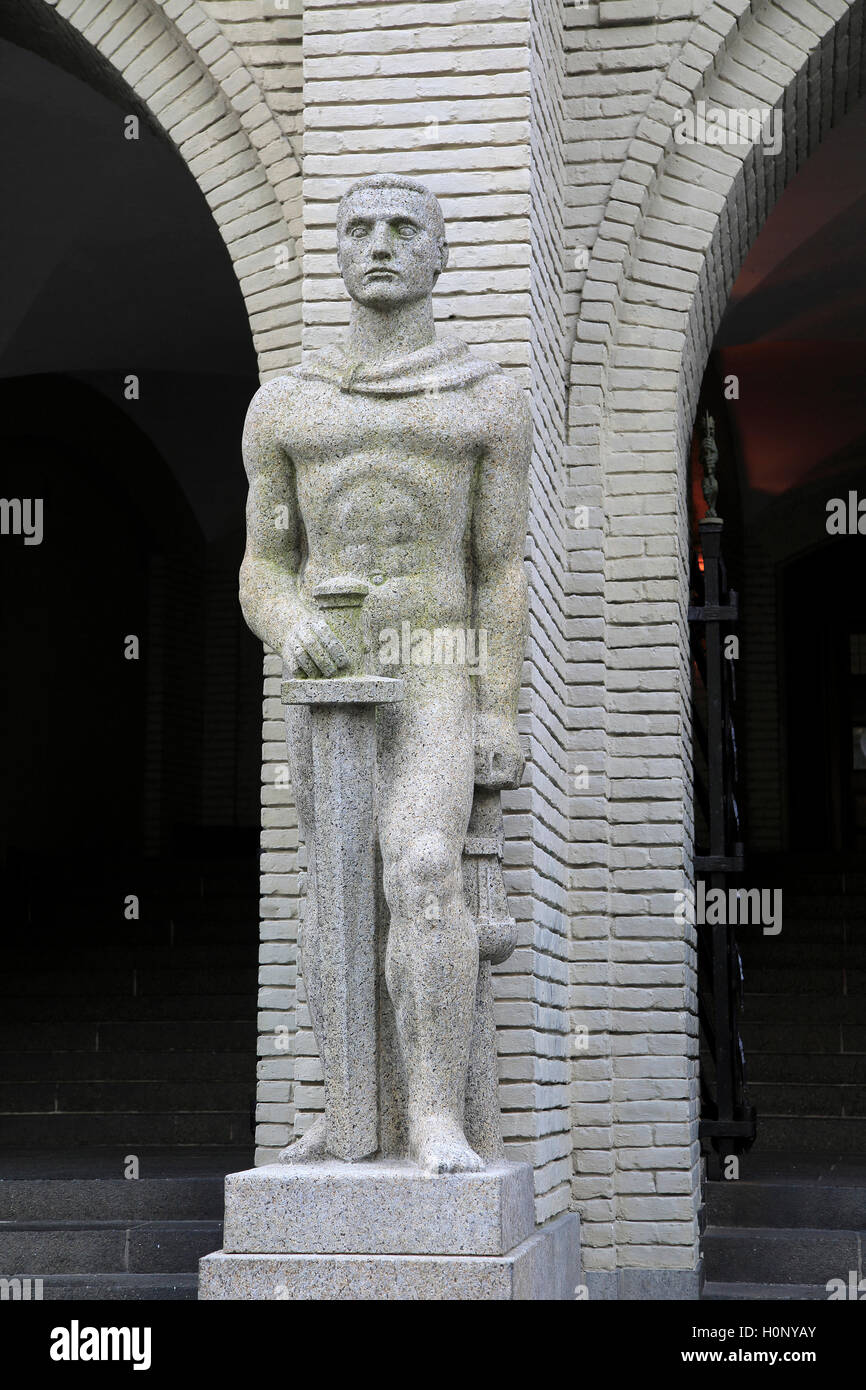 Vertu cardinale de justice statue à l'extérieur de l'édifice de la loi, la ville de Bergen, Norvège Banque D'Images