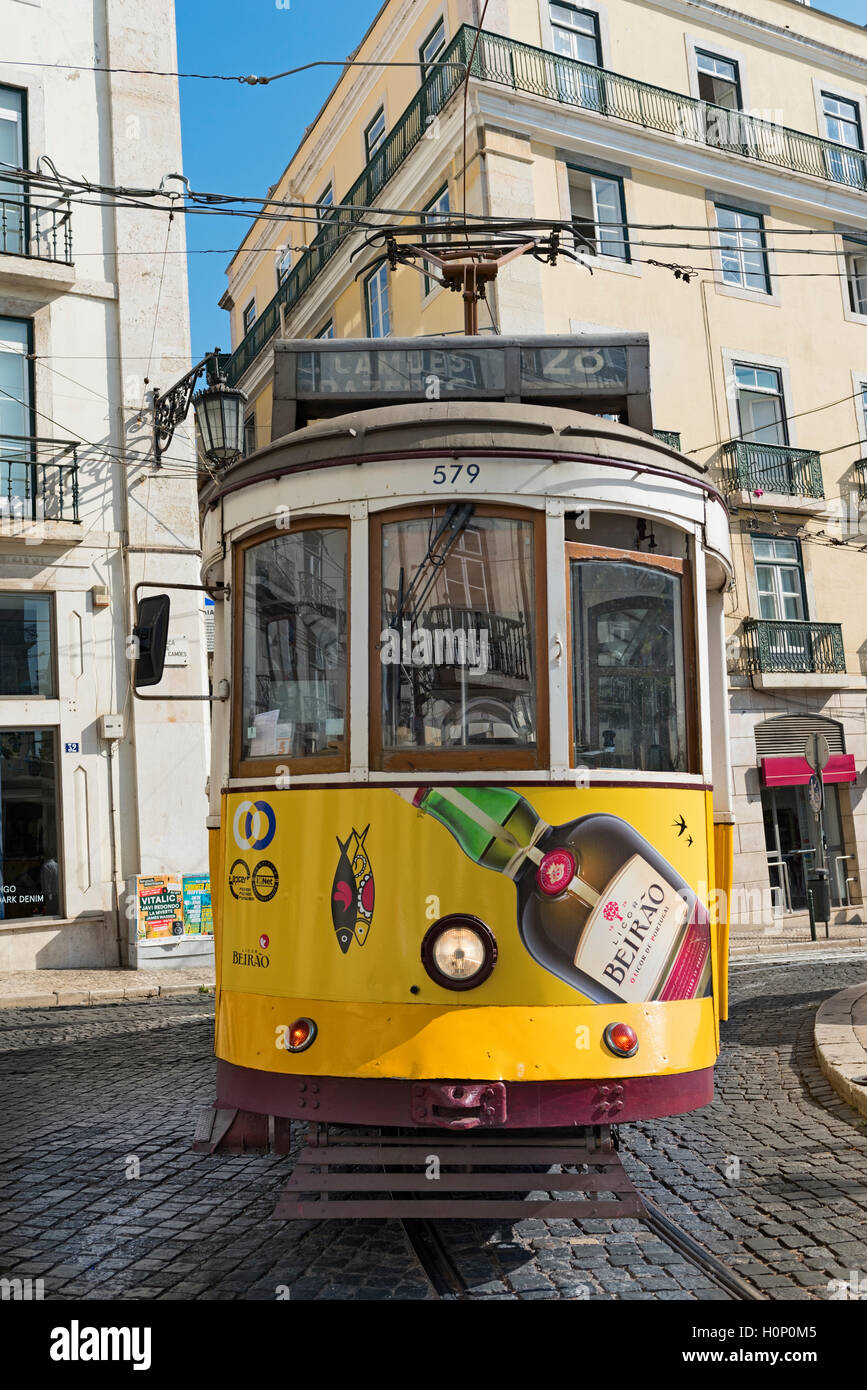 Le tramway numéro 28 Bairro Alto Lisbonne Portugal Banque D'Images