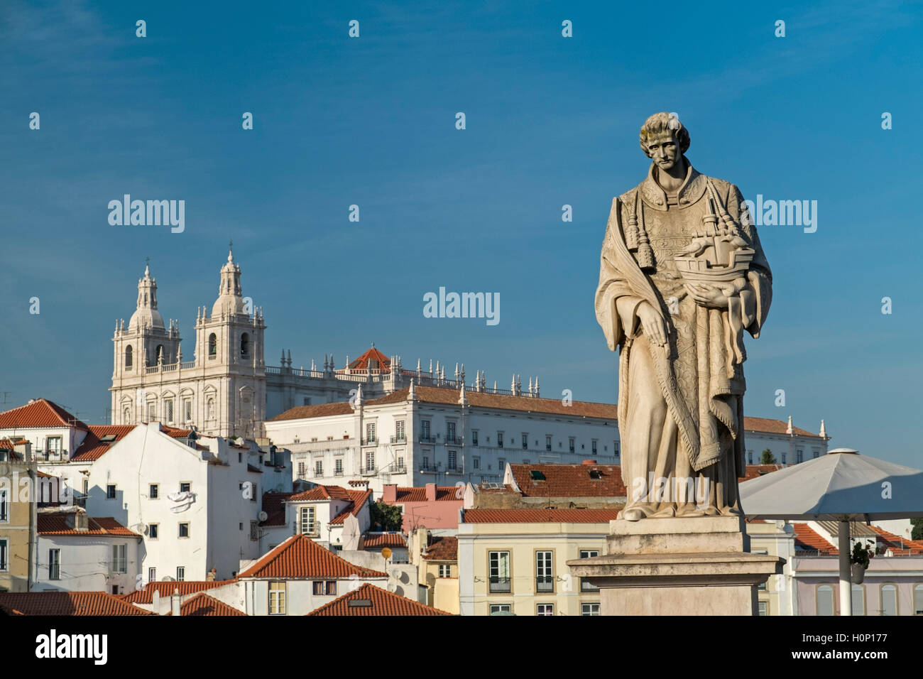 Statue de St Vincent et l'église de São Vicente de Fora Alfama Lisbonne Portugal Banque D'Images