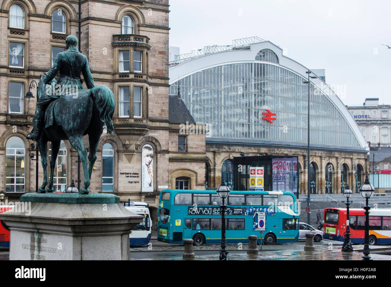 L'avant de la gare de Liverpool Lime Street Banque D'Images