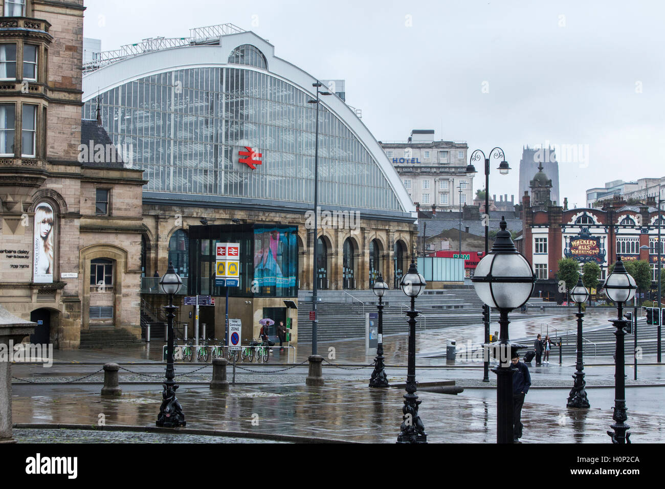 L'avant de la gare de Liverpool Lime Street Banque D'Images