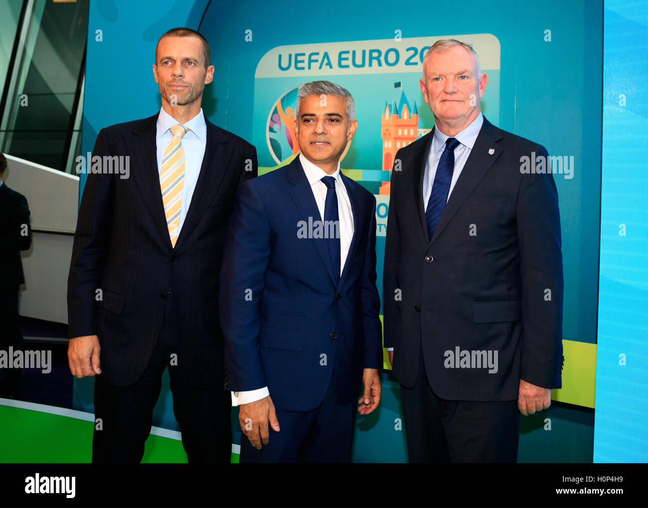 Nouveau président de l'UEFA (L-R) Aleksander il aux côtés du maire de Londres Sadiq Kahn et FA Président Greg Clarke au cours de l'UEFA EURO 2020 Lancement de l'événement à Londres l'Hôtel de Ville. Banque D'Images