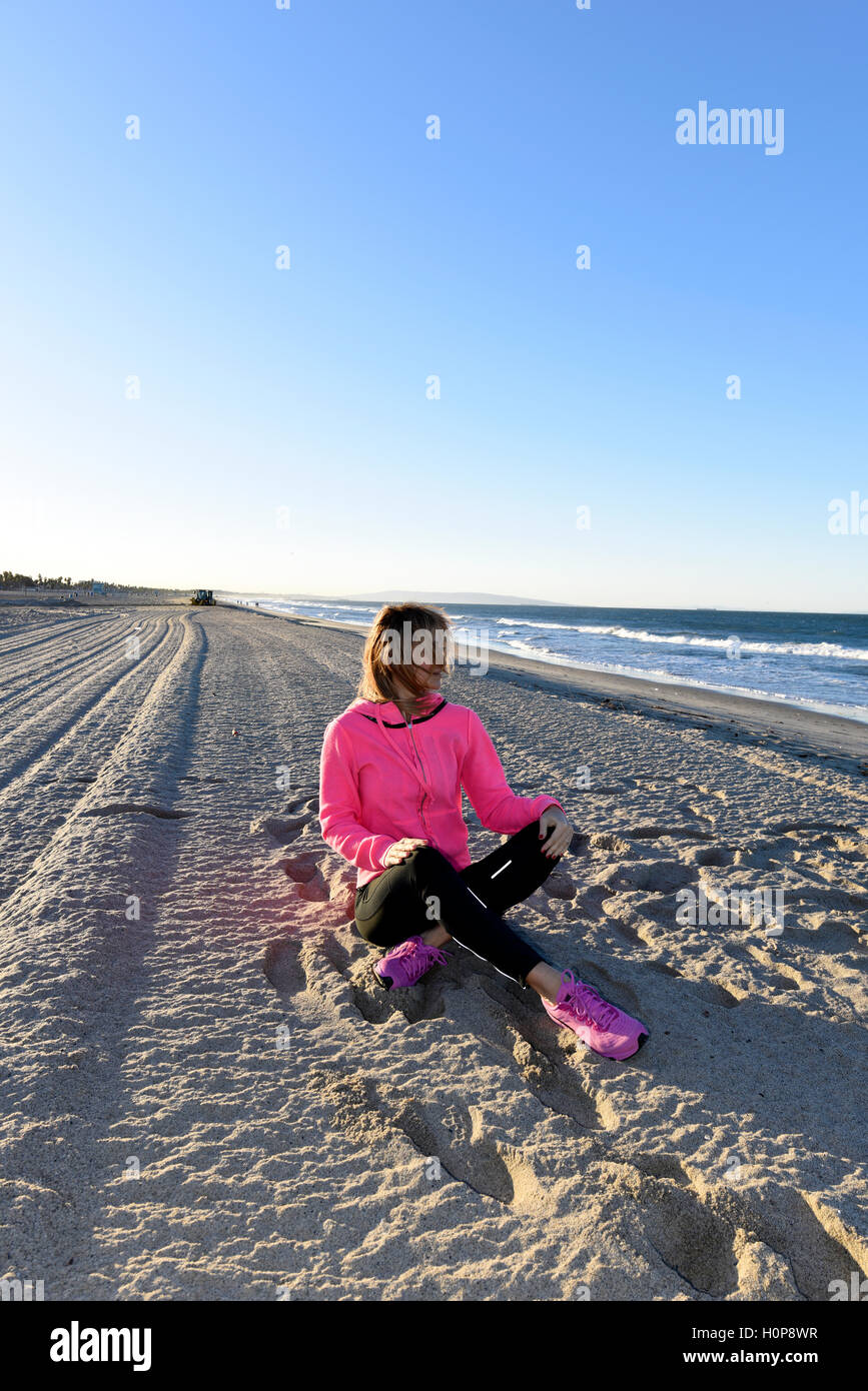 Assis sur la plage Banque D'Images