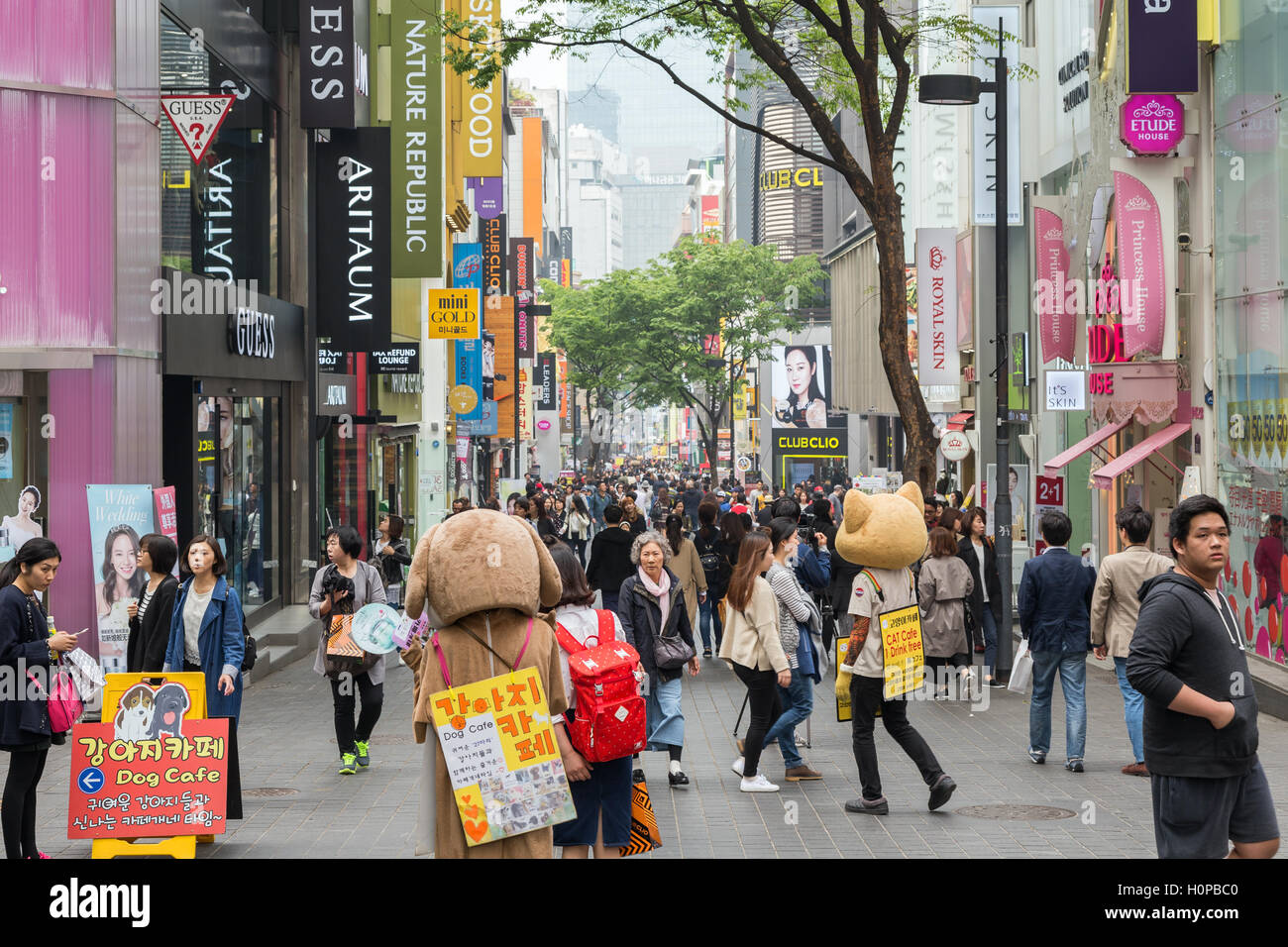 Myeongdong street seoul korea Banque de photographies et d’images à ...