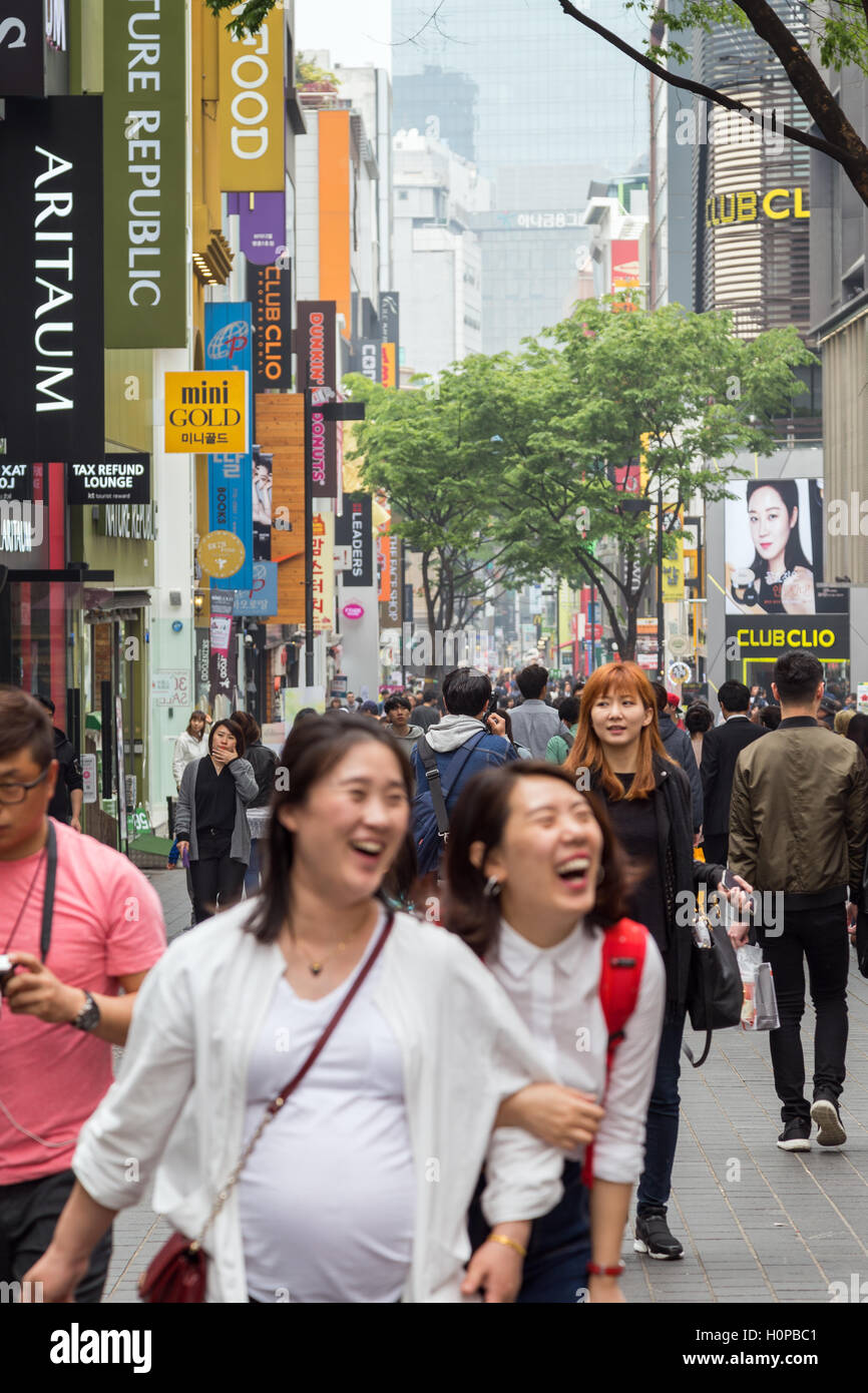 Myeongdong street seoul korea Banque de photographies et d’images à ...