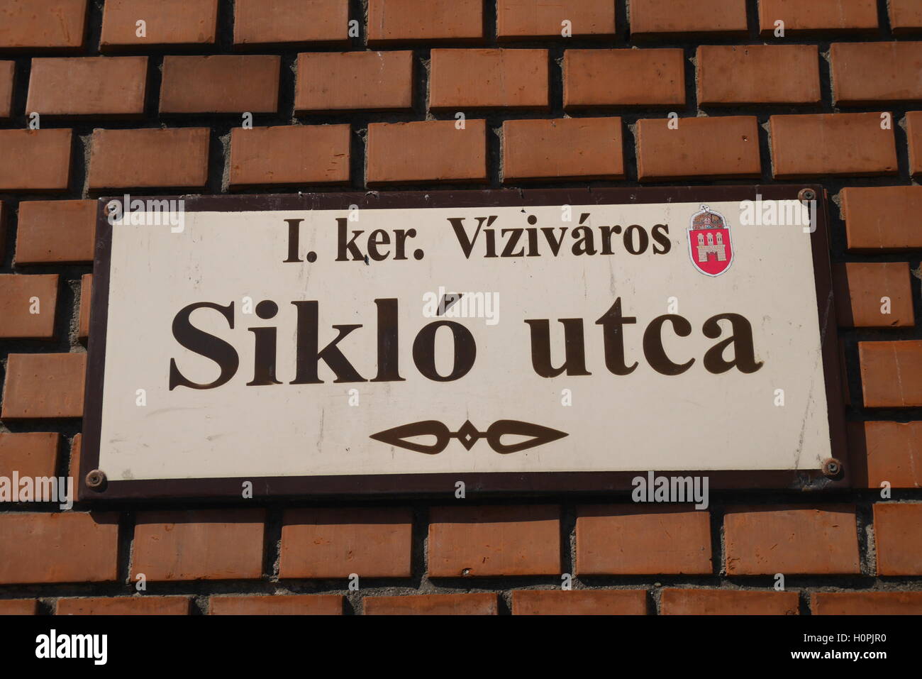 Plaque de rue, Siklo utca, dans Vizivaros (Ville de l'eau), Budapest, Hongrie Banque D'Images