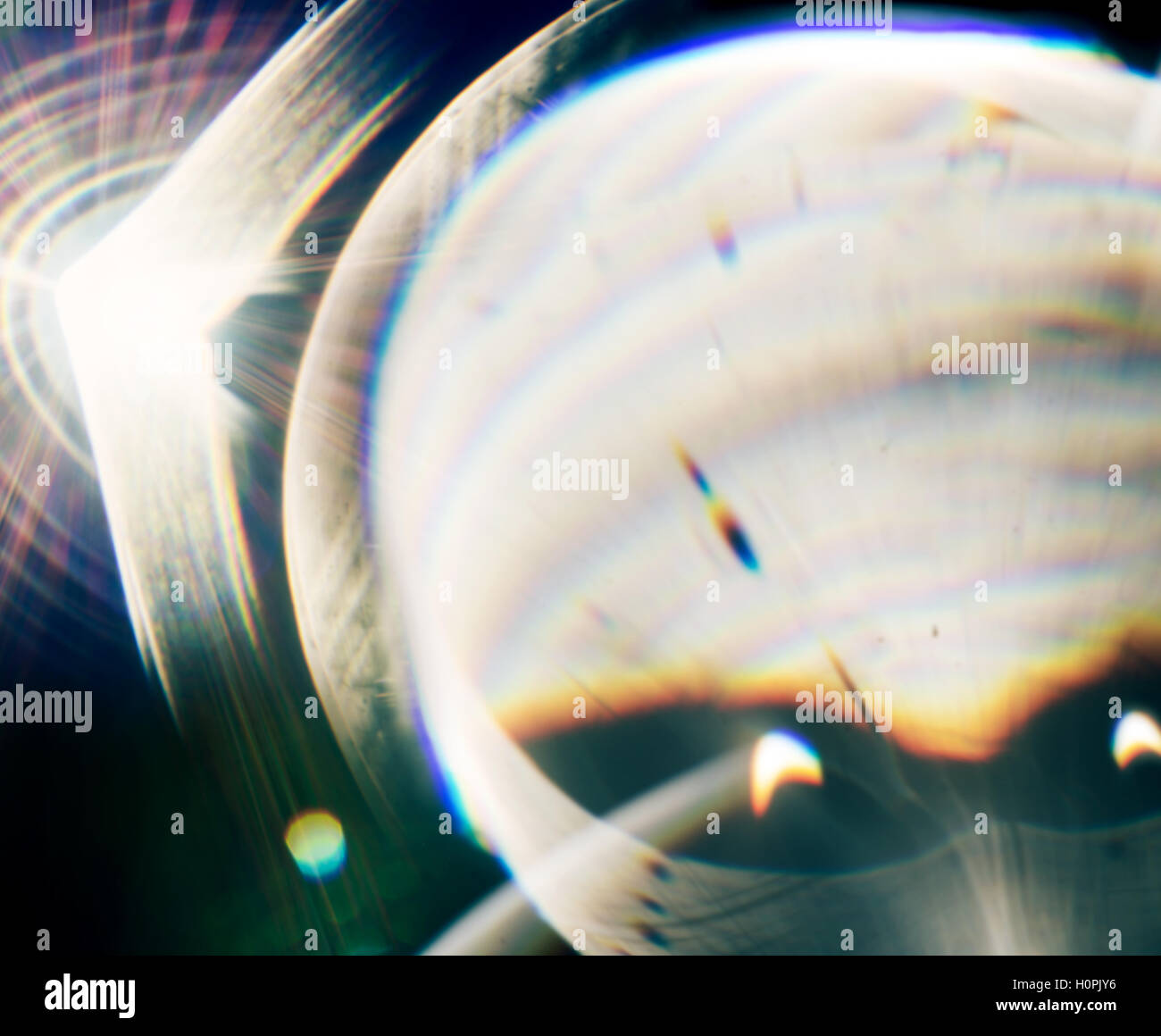 Résumé de la science-fiction rétro montage photographique. Faite d'effets de lumière, reflets de l'objectif. L'image est floue, pas de détails. Banque D'Images