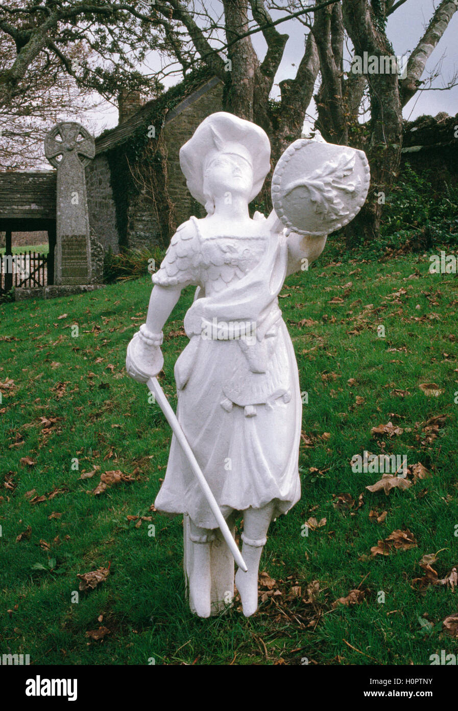 La figure de proue de la Calédonie marque le lieu de sépulture de l'équipage du navire, Morwenstow cimetière. Cornwall, Angleterre du Sud-Ouest, Royaume-Uni Banque D'Images