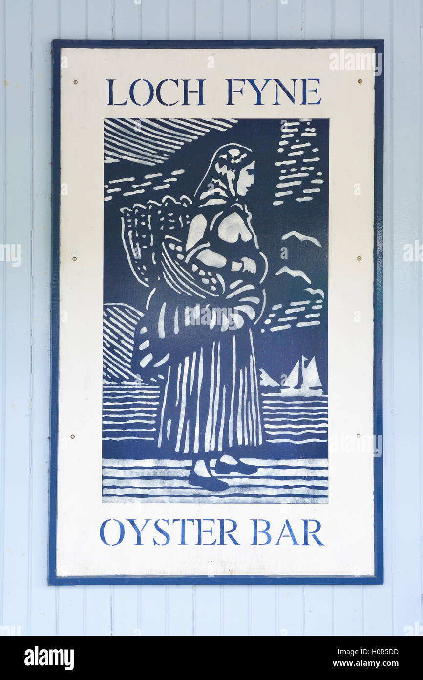 Le Loch Fyne Oyster Bar poster à l'extérieur du restaurant et boutique, le Loch Fyne, Argyll and Bute, Ecosse, Royaume-Uni Banque D'Images