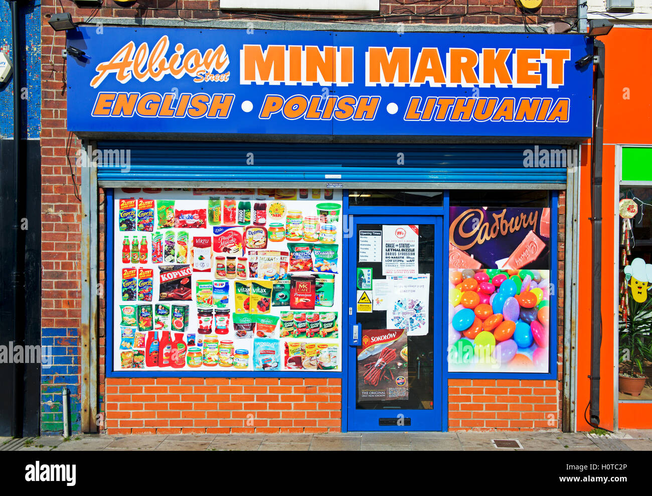 Shop - l'anglais, le polonais, le Lituanien - en anglais town Banque D'Images