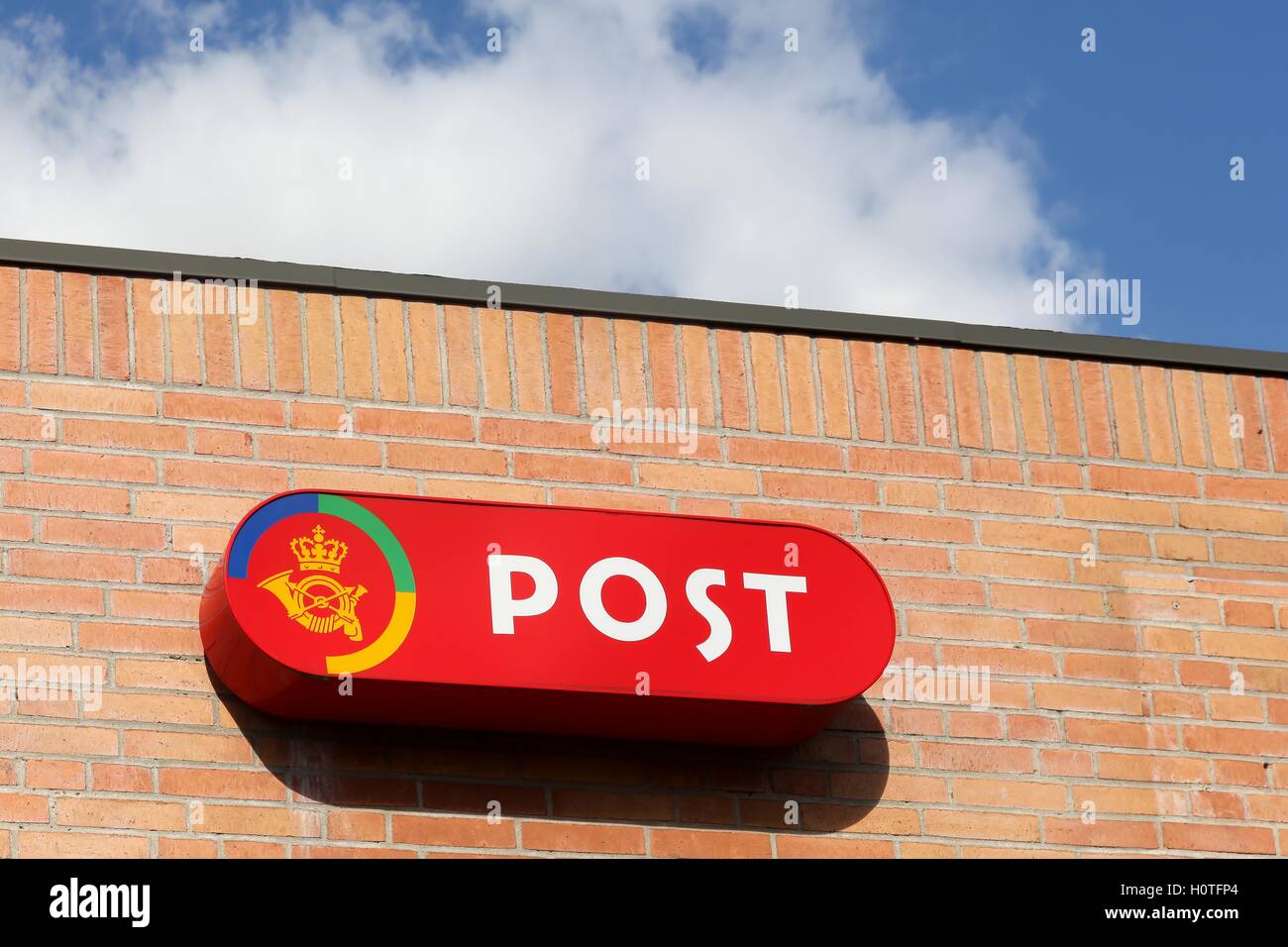 Post danois logo sur un mur Banque D'Images