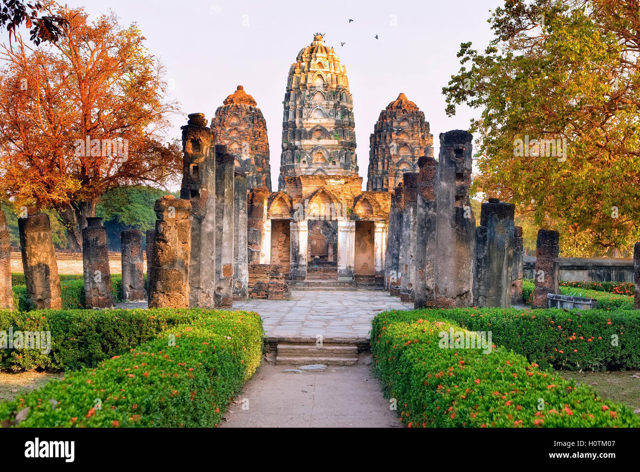 Ruines du Wat Sri Sawai Sukhothai Temple , Thaïlande Banque D'Images