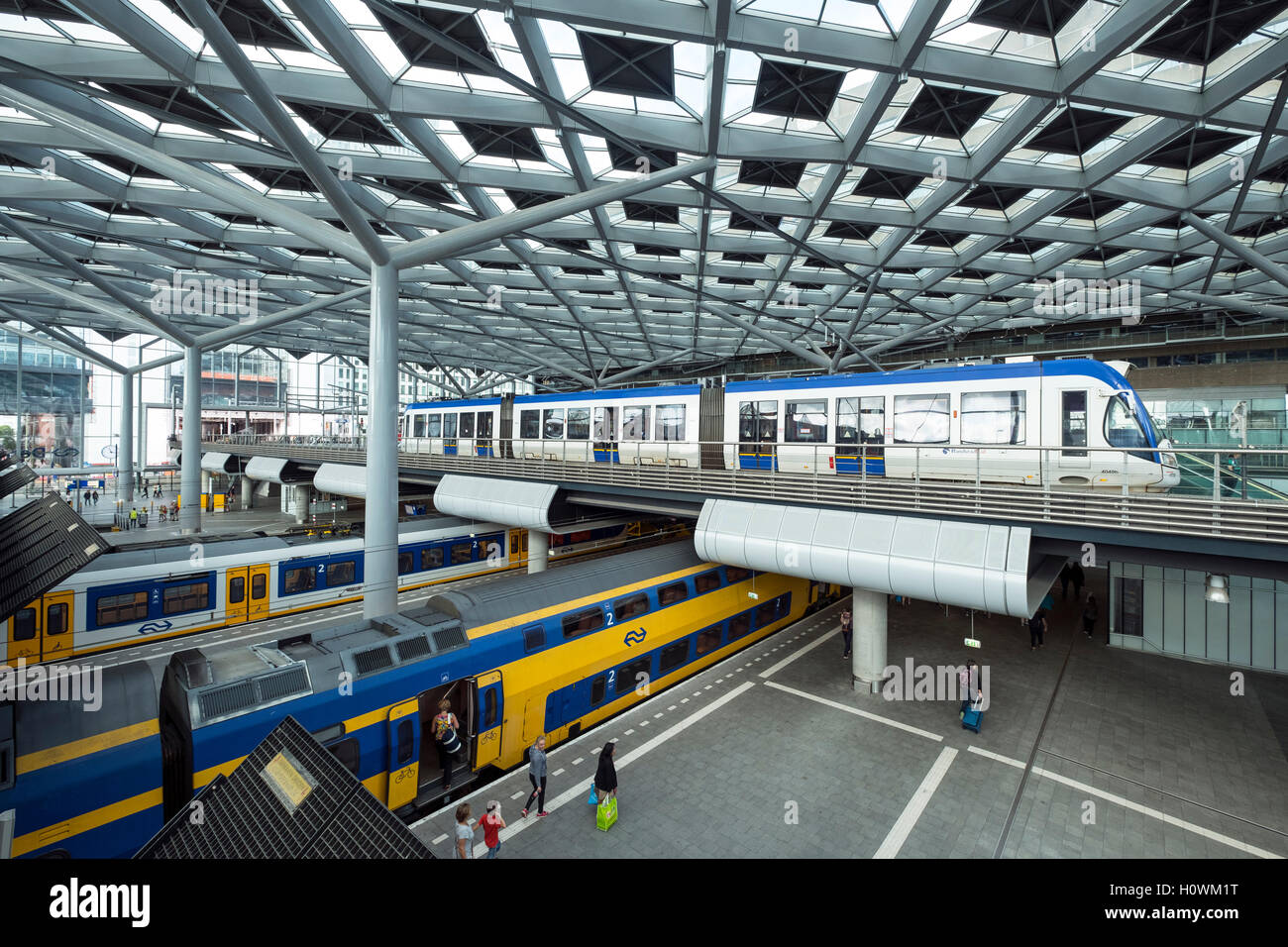 Intérieur de la gare centrale de la après la modernisation de La Haye, Pays- Bas Photo Stock - Alamy