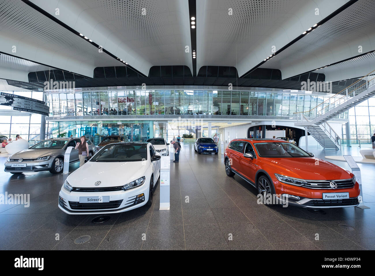 Centre des clients de l'intérieur à l'Autostadt de Volkswagen à Wolfsburg , Allemagne Banque D'Images