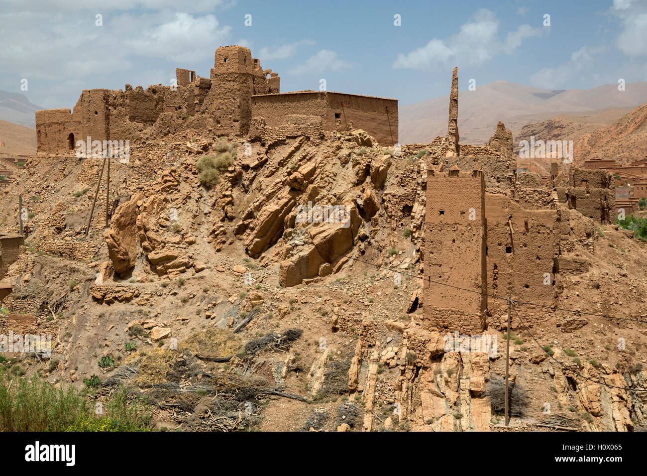 Les gorges du Dadès, au Maroc. Vieilles maisons tomber en ruine. Banque D'Images
