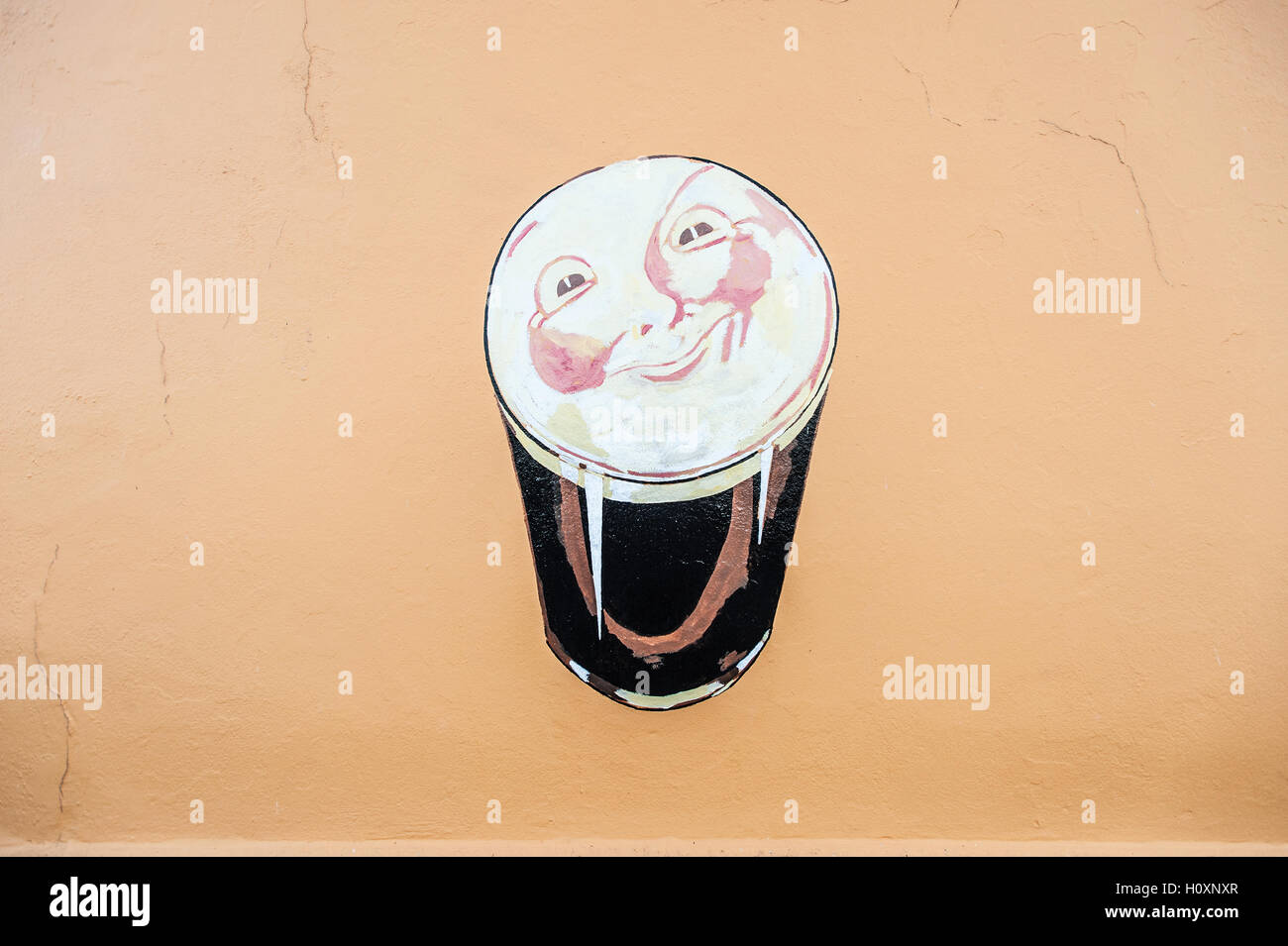 Il n'y a rien comme une Guinness. Gardez le sourire. Banque D'Images