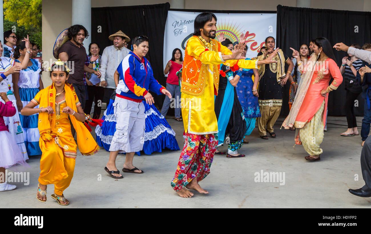 La danse culturelle à la Culture Fest 2016 à Winkler, au Manitoba, Canada. Banque D'Images