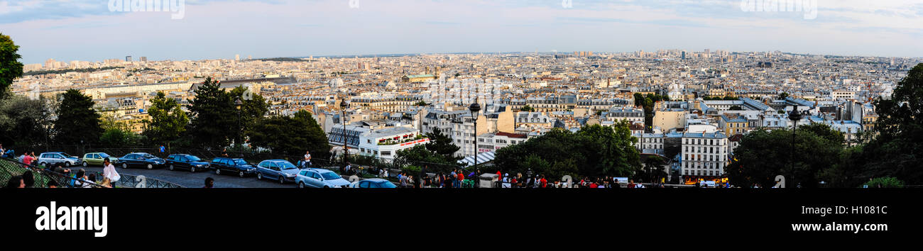 Vue panoramique du Sacré-Coeur, un monument populaire en haut de Montmartre, le plus haut point de Paris, France. Banque D'Images