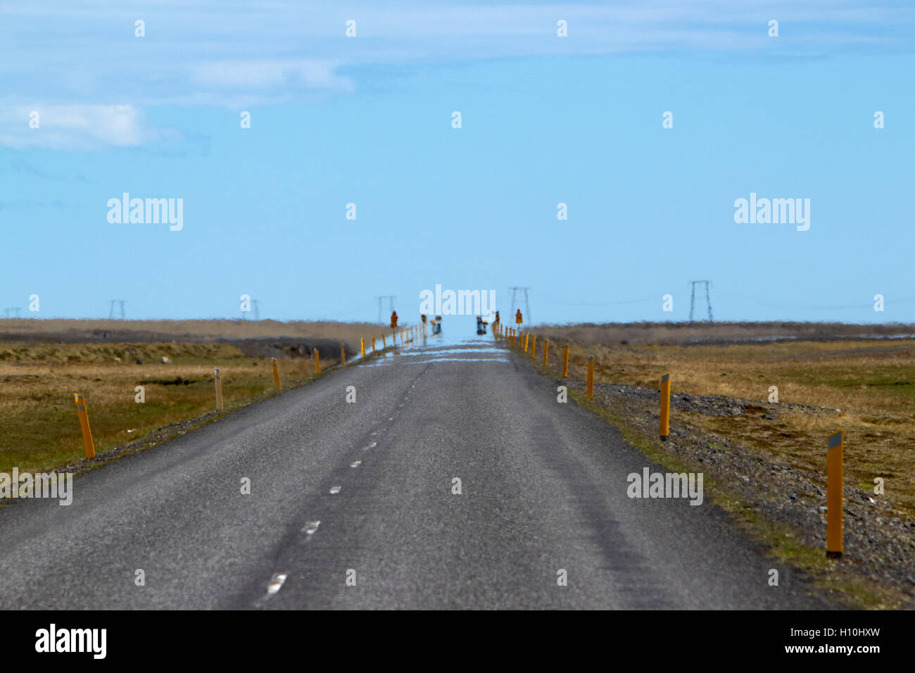 Brume de chaleur sur la route 1 dans le ring de champs de lave du sud de l'Islande Banque D'Images