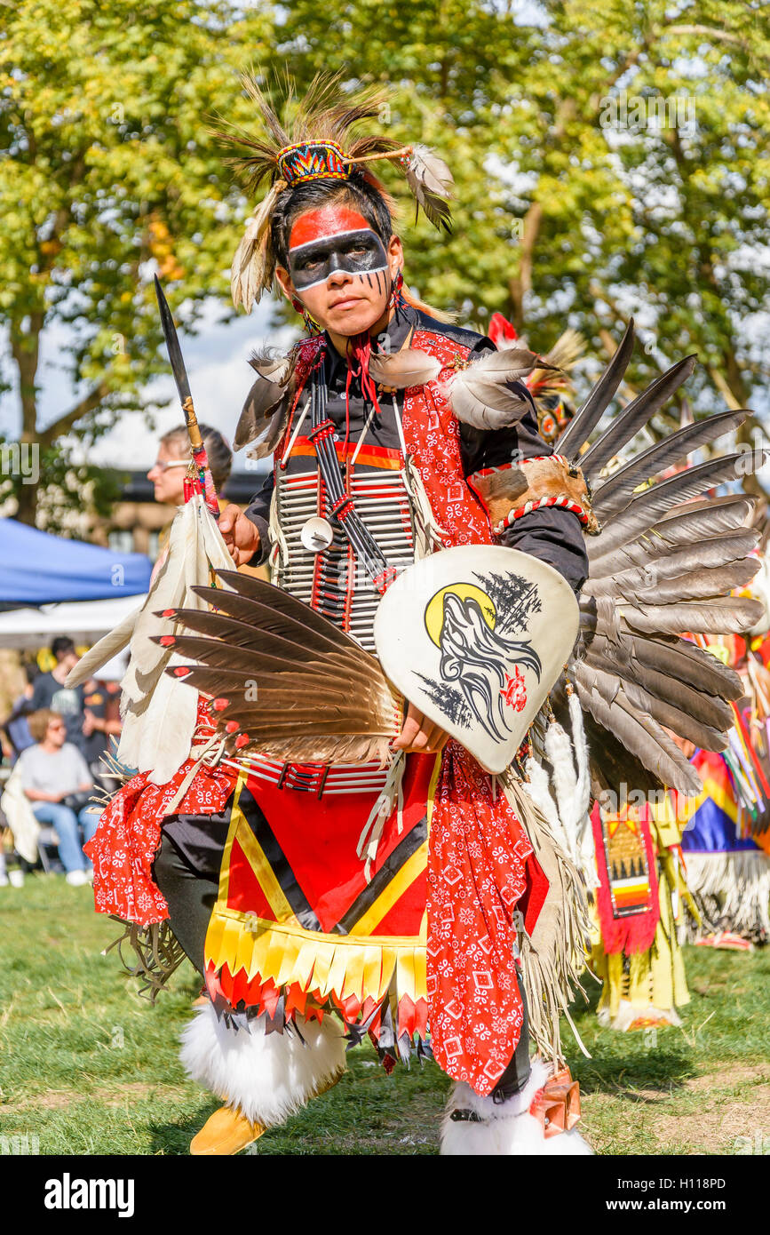 Les Premières Nations danseur, DTES Pow-wow et à la célébration culturelle, Oppenheimer Park, Vancouver, British Columbia, Canada Banque D'Images