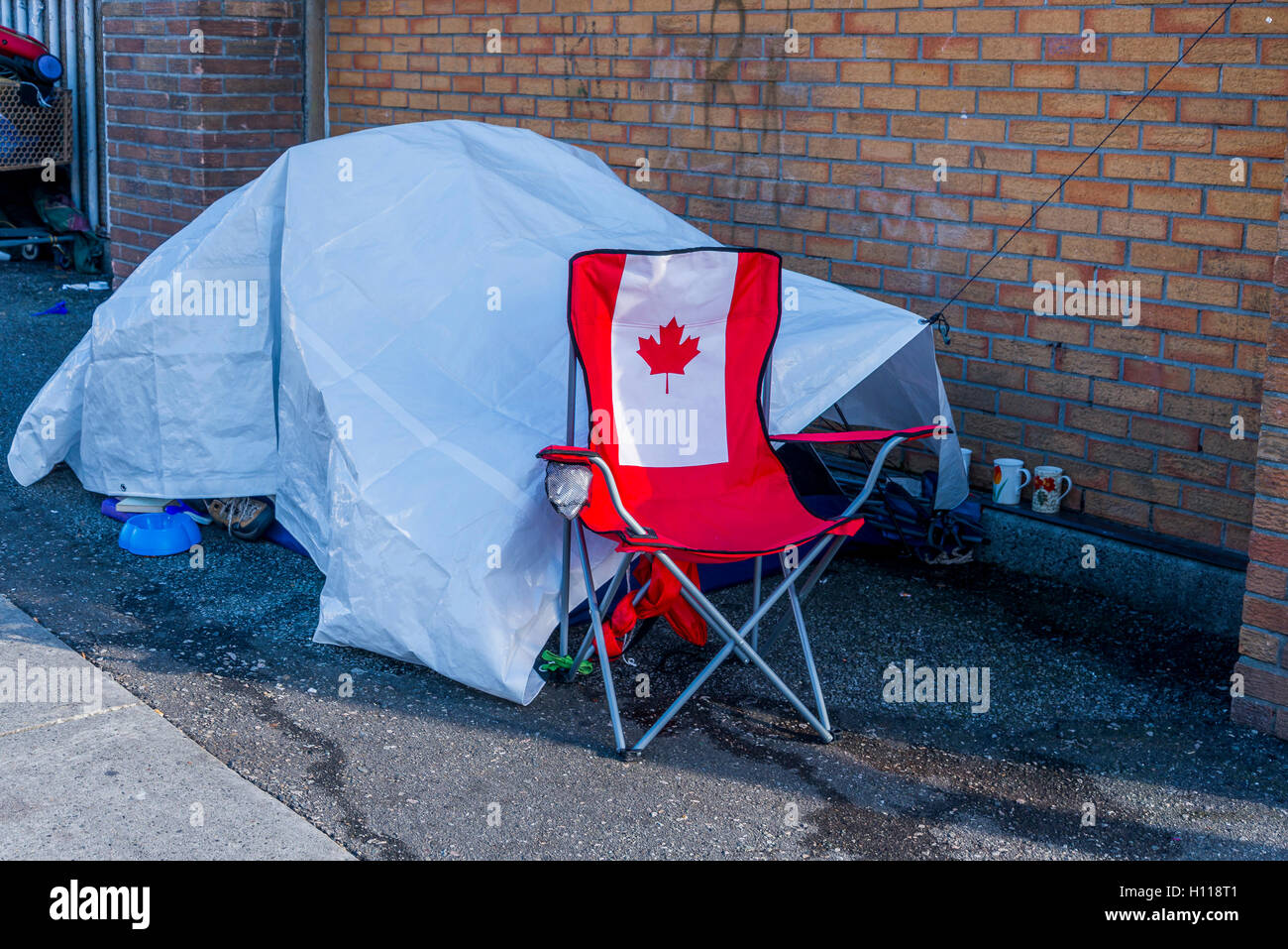 Sans-abri DU DOWNTOWN EASTSIDE tente de fortune sur le trottoir, Vancouver, British Columbia, Canada, Banque D'Images