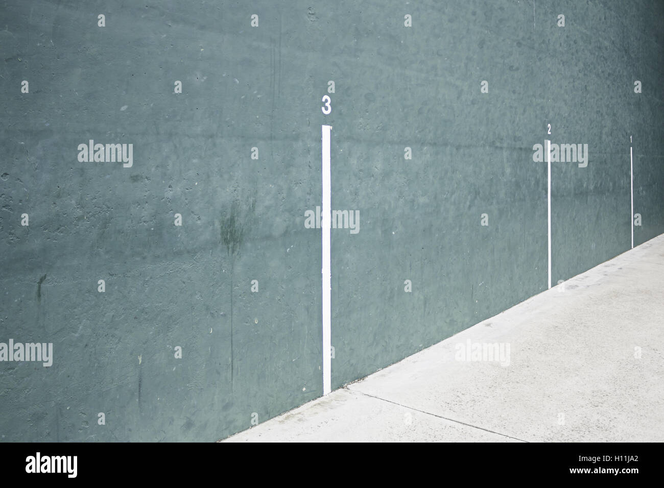 Balle de tennis dans la main Sports Centre, sports et loisirs Banque D'Images