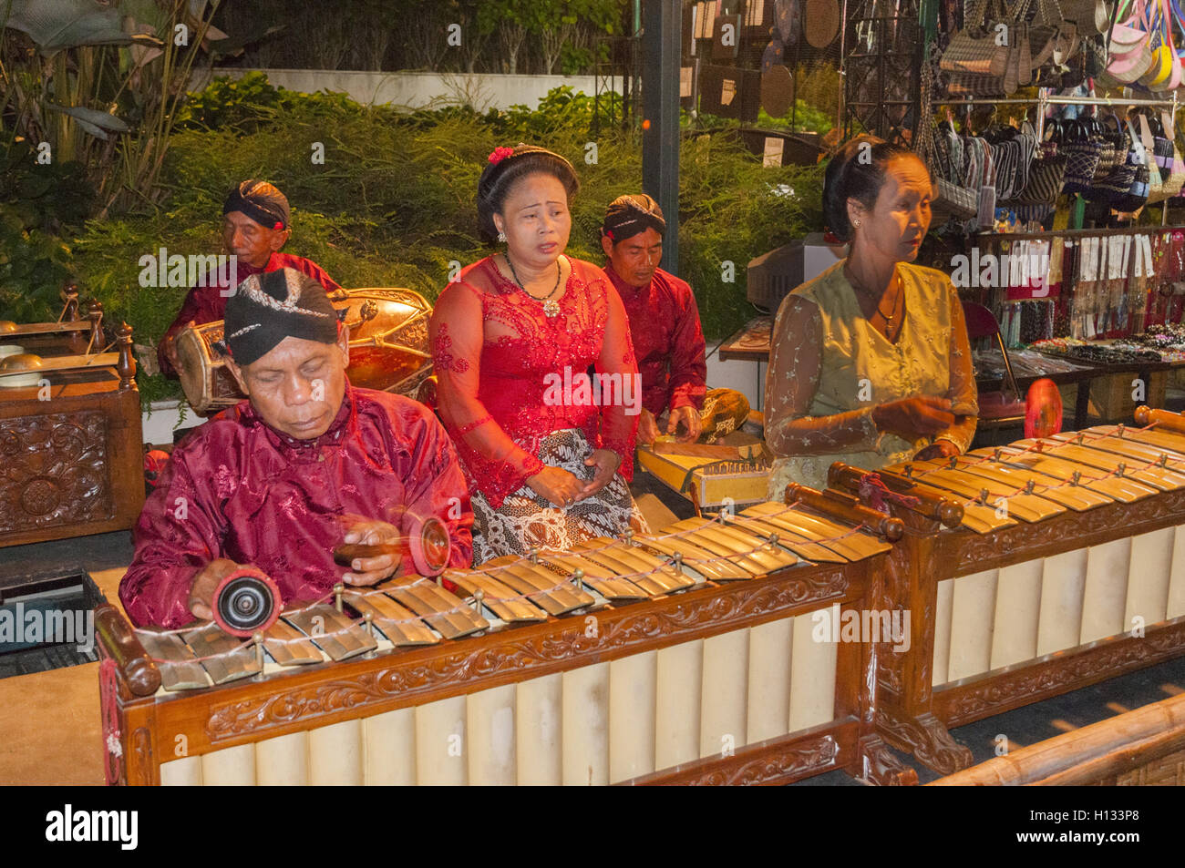 L'Indonésie, de Java, Yogyakarta, Candi Prambanan, orchestre de danse traditionnelle Ramayana Banque D'Images