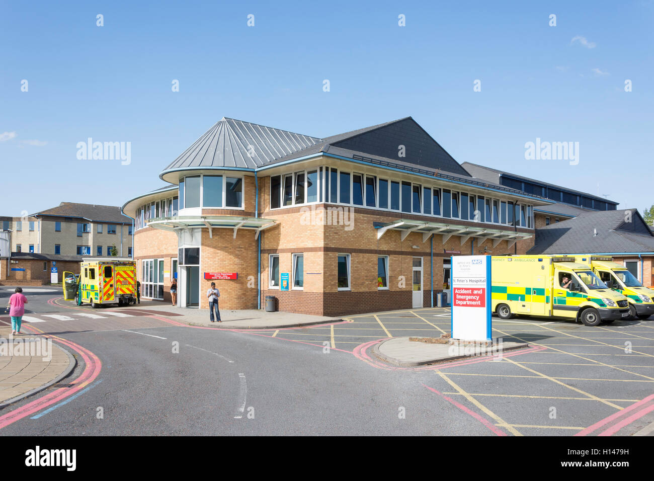 Service des urgences, l'Hôpital St Peter, route, Lyne, Surrey, Angleterre, Royaume-Uni Banque D'Images