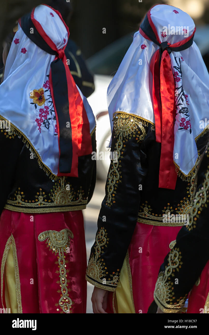 Arrière-plan avec des costumes des danseurs turcs. Banque D'Images
