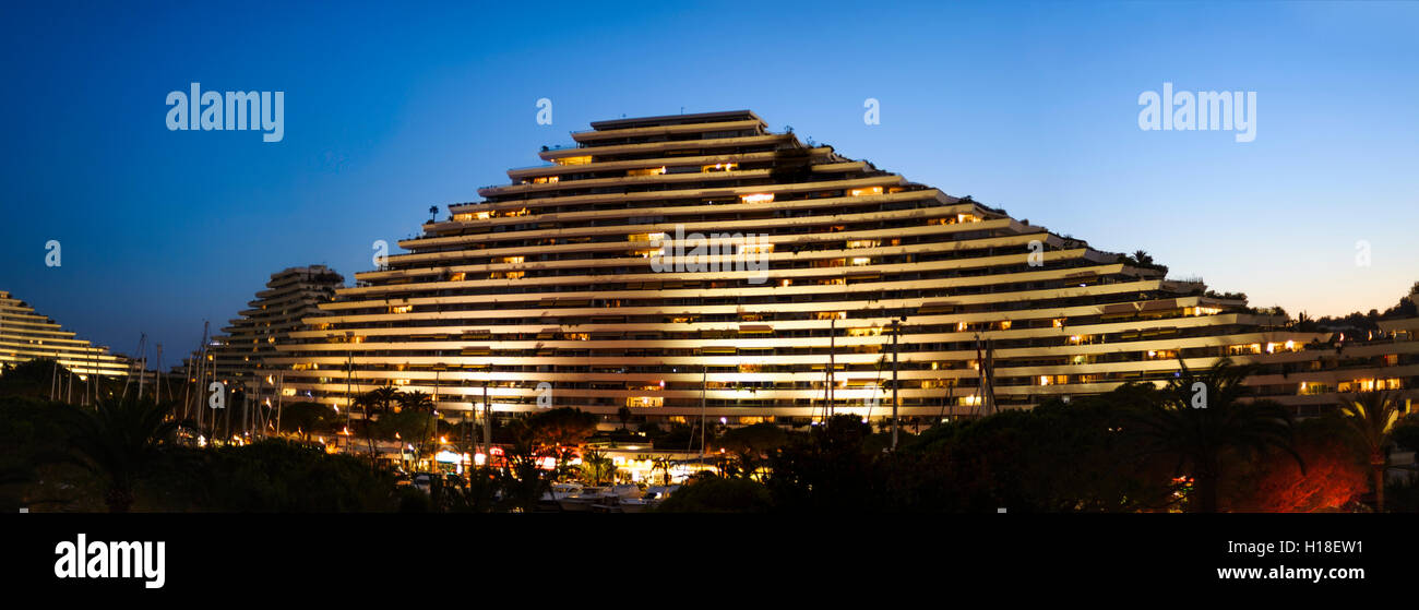 marina-baie-des-anges-nuit-banque-de-photographies-et-d-images-haute